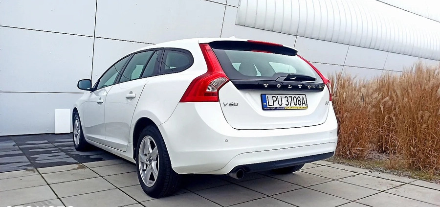 Volvo V60 cena 39900 przebieg: 270000, rok produkcji 2017 z Świebodzin małe 277